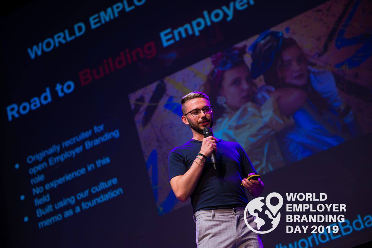 Amir Moini Global Employer Branding Lead at Netflix giving his presentation during the WorldEBDay Conference