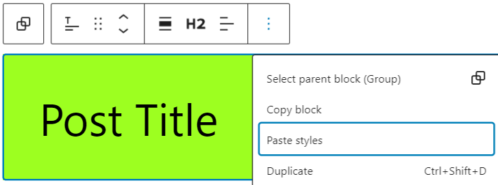 La opción de pegar estilos en el menú desplegable de la barra de herramientas del bloque de título de la publicación.