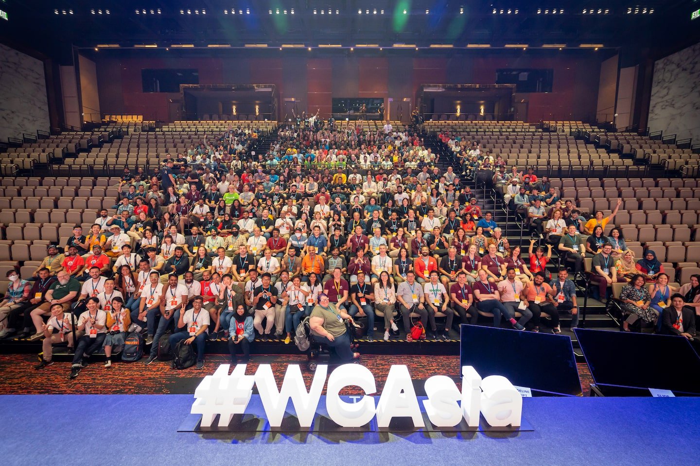 Foto grupal de WordCamp Asia 2023 con todos los asistentes