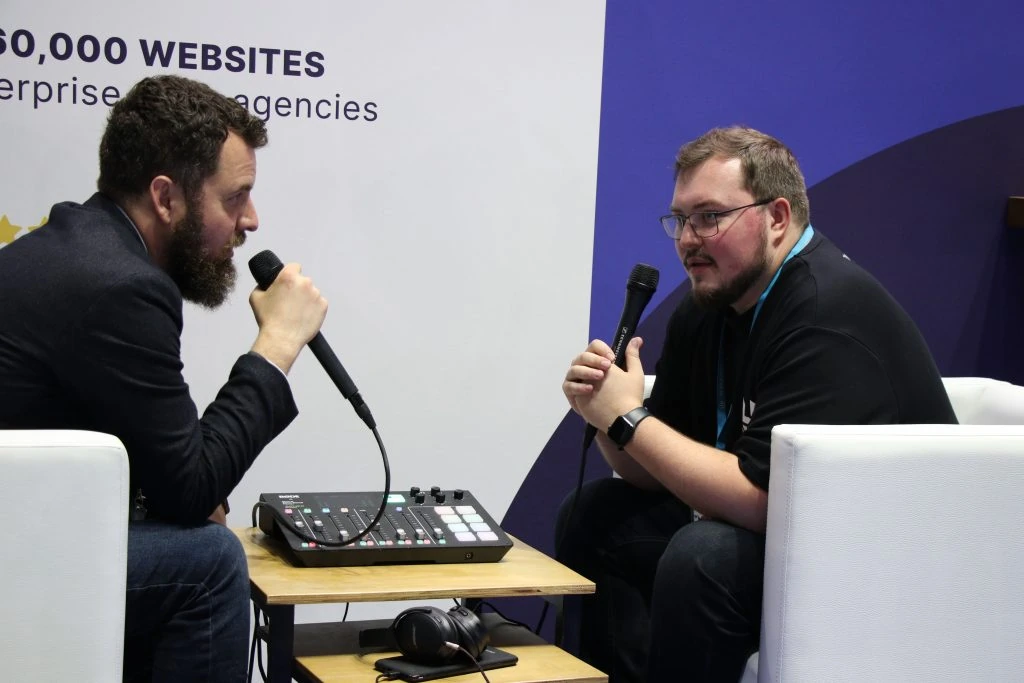 Hostinger's CMO, Daugirdas Jankus, having a conversation with Jonathan Wold