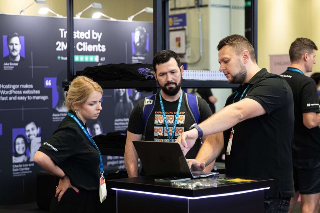 Hostinger team members explaining Hostinger services to customers at WordCamp US 2023