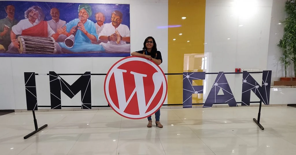 Pooja Derashri posing with the I'm WordPress Fan Signage at WordCamp