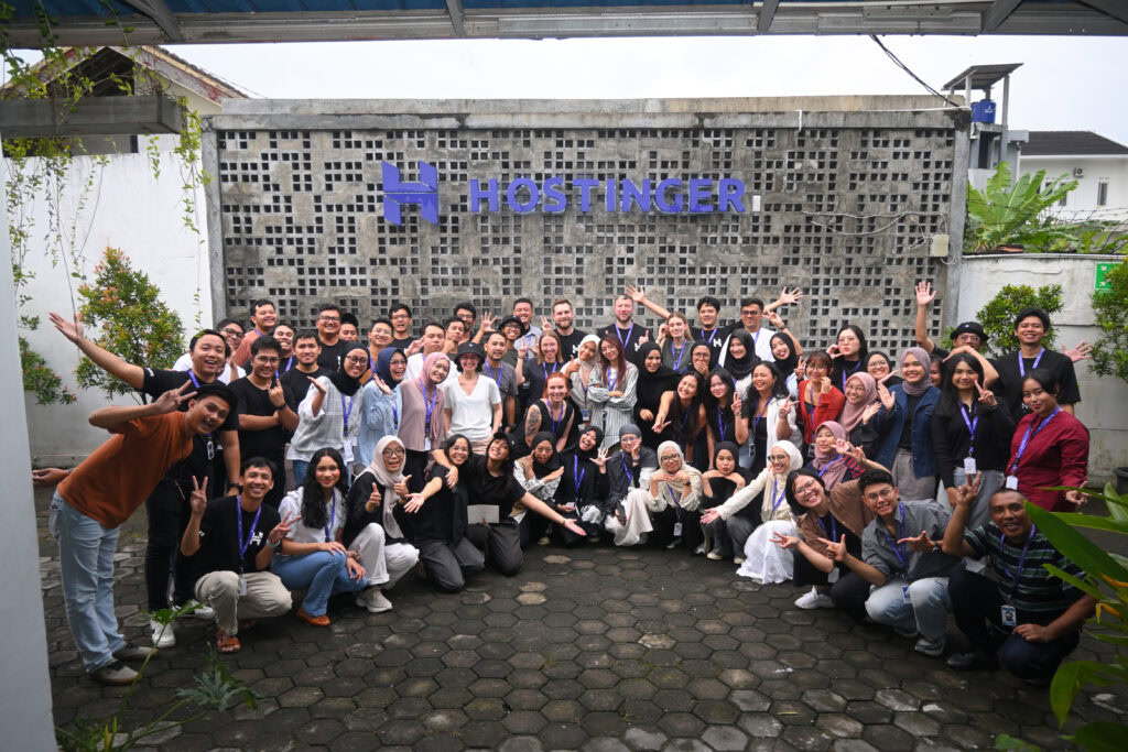 Group photo on the occasion of Niagahoster's merger with Hostinger