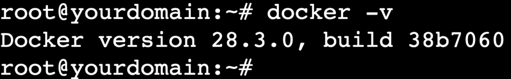 Comando no terminal mostrando a versão do Docker instalada.