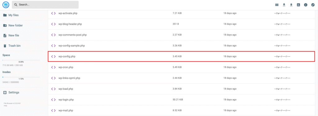 O conteúdo do diretório raiz, com destaque para o arquivo wp-config.php