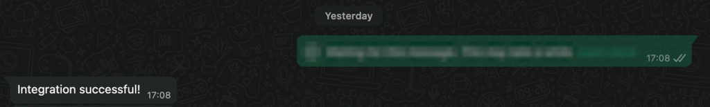 Die WhatsApp-Testnummer sendet eine Antwort basierend auf der n8n-Workflow-Konfiguration.