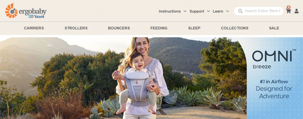 Eine Seite auf der Ergobaby-Website, auf der die Babytrage Omni Breeze mit einem Foto einer Frau gezeigt wird, die ein Baby mithilfe des Produkts tr&auml;gt.