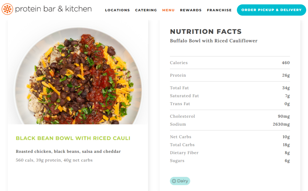 Protein Bar & Kitchen incluye calorías y detalles nutricionales en las descripciones de los elementos de su menú.