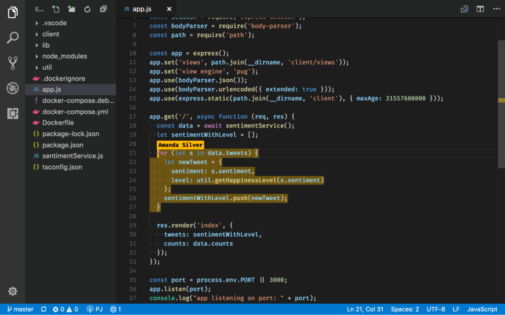 Ventana del editor de VS Code que contiene c&oacute;digo JavaScript y un texto resaltado con el nombre Amanda Silver mostrado en la parte superior.