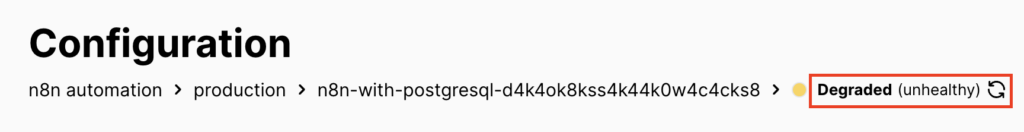 L'alerte Degraded (unhealthy) pour le conteneur de n8n dans la page de production de Coolify
