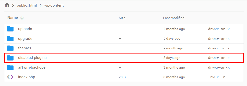 Gestore file di Hostinger con la directory dei plugin disabilitati in evidenza