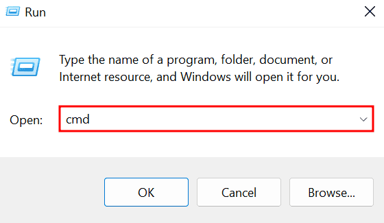 La finestra Esegui con cmd digitato nel campo ed evidenziato