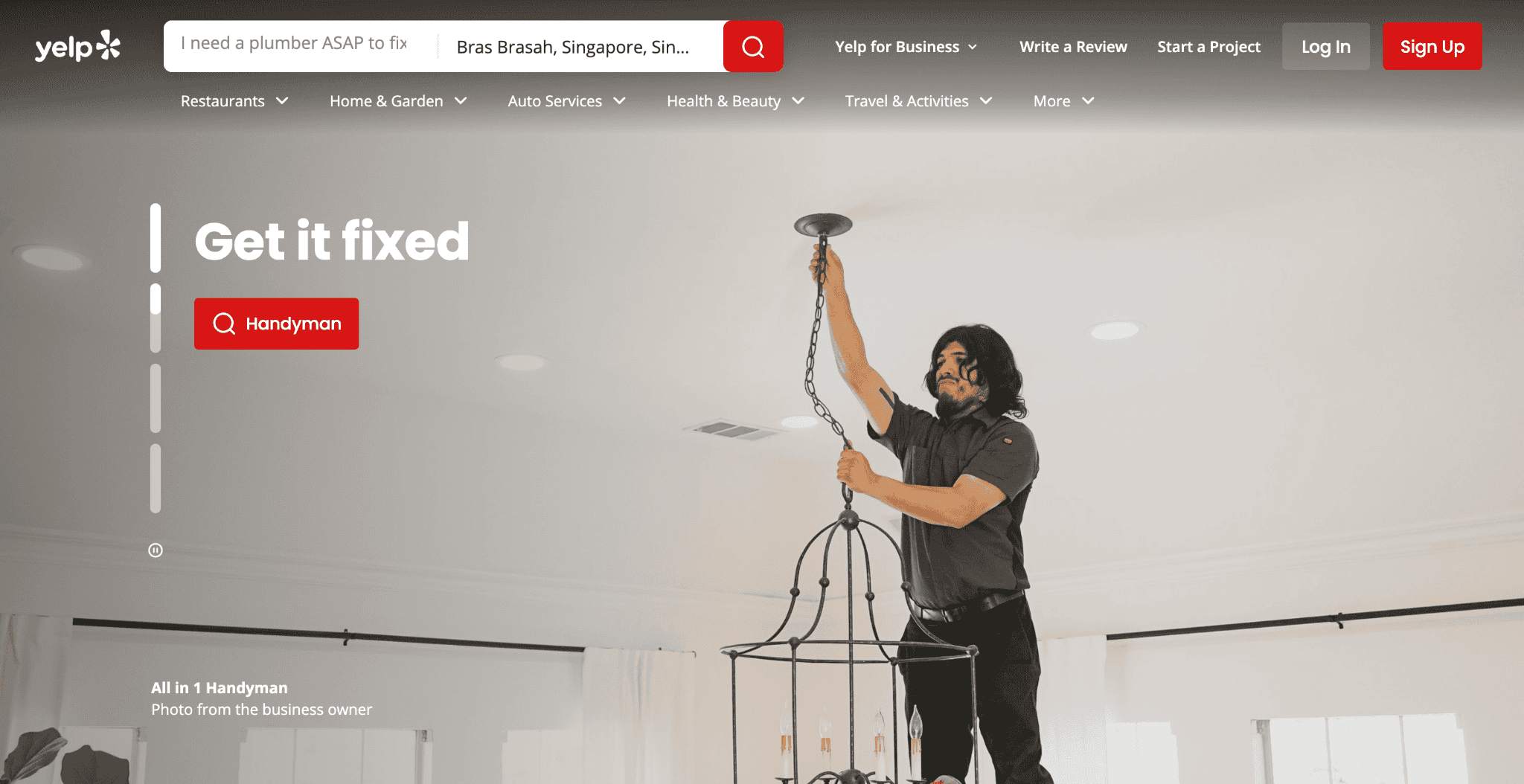 Homepage di Yelp ed esempio di sito social