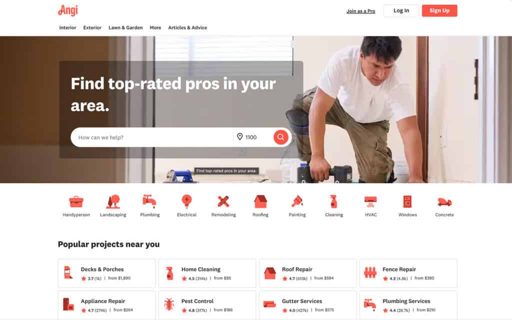 Homepage di Angi che mostra varie categorie di progetti per la casa, come pulizia, idraulica e riparazioni