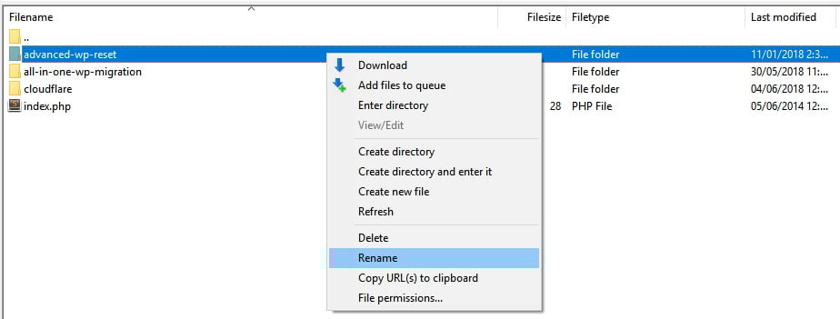 Cambiar el nombre de una de tus carpetas de plugins de WordPress.
