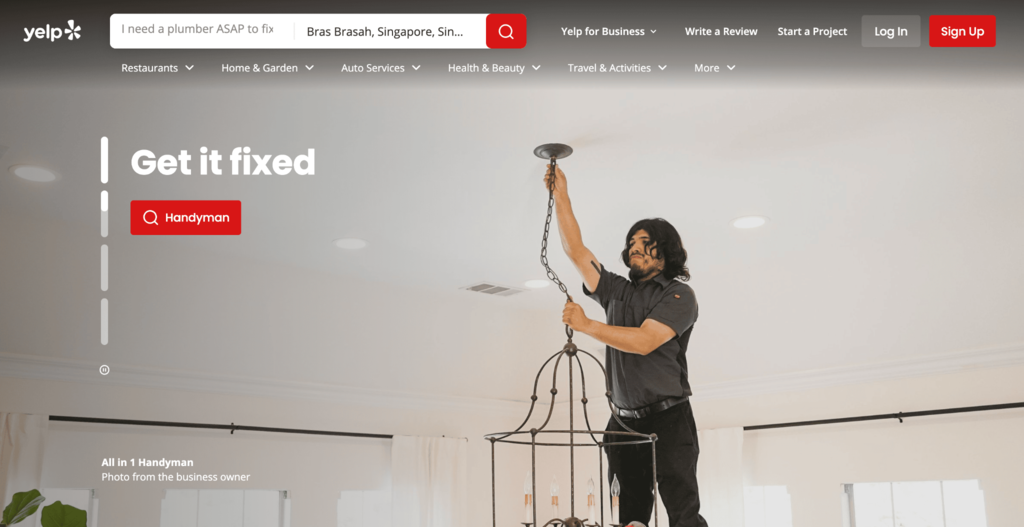 Homepage van Yelp en voorbeeld van een sociale website