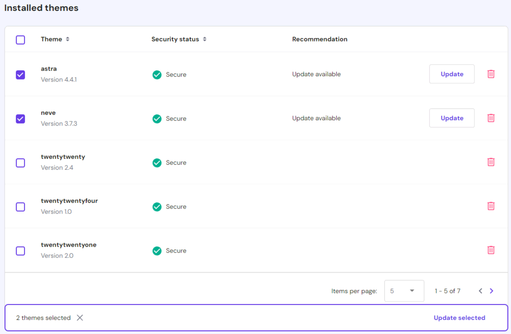 Installed themes section on hPanel, with two themes selected and a bulk update option displayed at the bottom.
