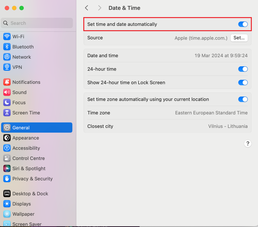 Date and time settings in macOS, highlighting the option to automate the sync process